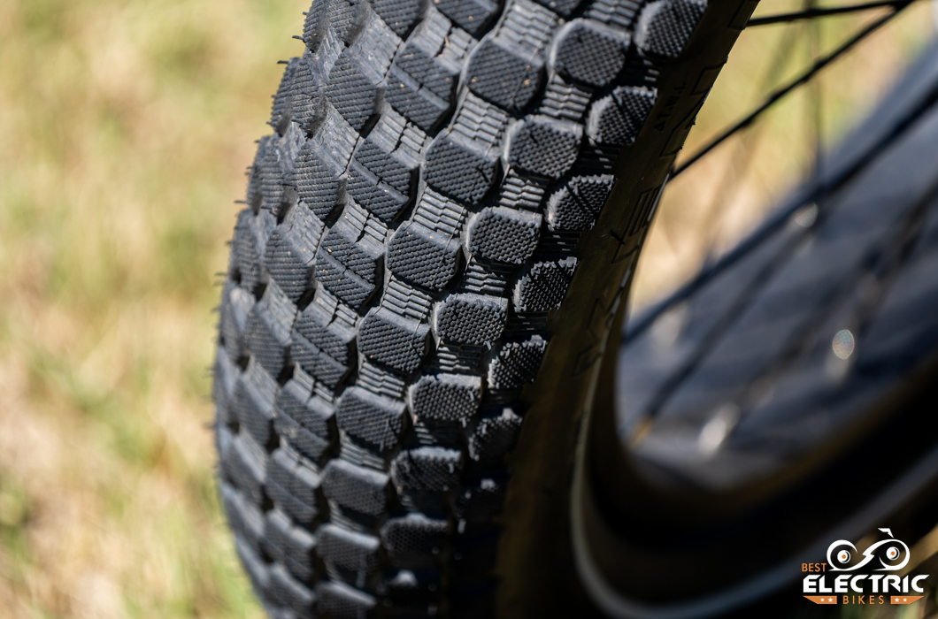 RadRunner 2 Tire Tread